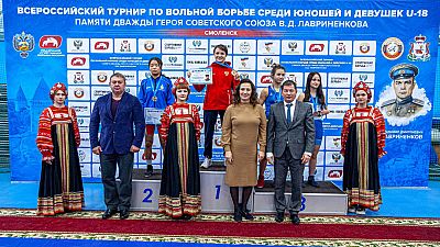 Воспитанницы КСП УОР завоевали две медали на Всероссийском турнире по женской борьбе среди девушек до 18 лет в Смоленске