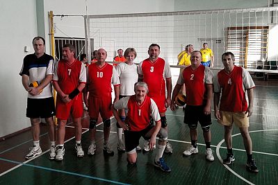 В Симферополе прошел первый тур чемпионата Крыма по волейболу среди ветеранов