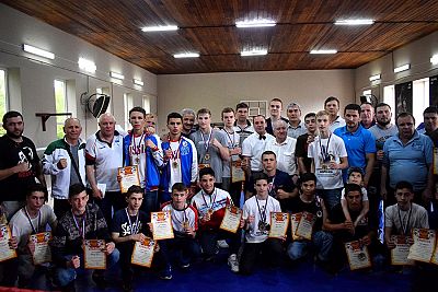 В Симферополе определены победители первенства Крыма по боксу среди юношей в возрасте 15-16 лет