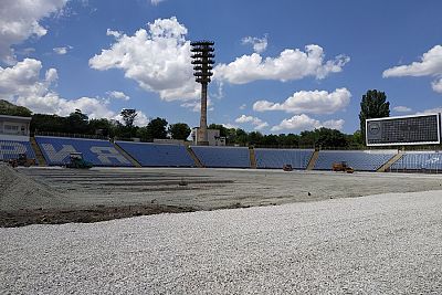 Футбольное поле на главной спортивной арене Крыма засеют до конца года