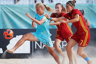 Марина Федорова из Севастополя признана лучшим игроком мира в женском пляжном футболе!