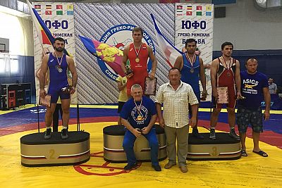 Крымские борцы-классики завоевали три медали на чемпионате Южного федерального округа