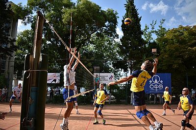 В Севастополе в 27-й раз прошел волейбольный турнир среди команд ветеранов