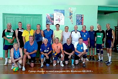 В Феодосии прошел волейбольный спарринг-турнир команд ветеранов
