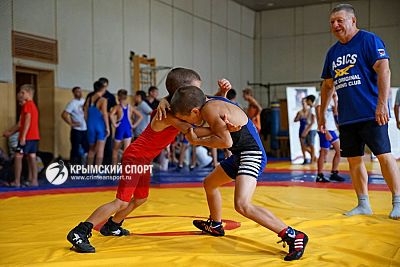 В Симферополе соревновались самые юные борцы-классики