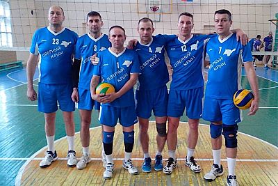 Волейбольный спарринг-турнир команд ветеранов в Симферополе выиграл "Северный Крым"
