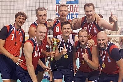 Две алуштинские команды стали серебряными призерами первенства России по волейболу среди ветеранов