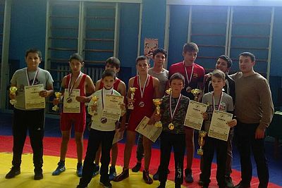 Борцовский турнир на призы Георгия Шестака в Бахчисарайском районе собрал 122 участника