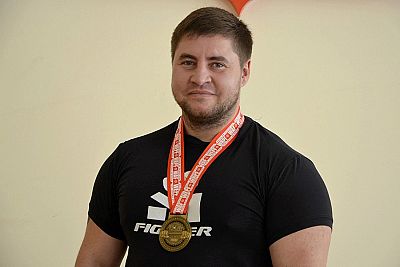 Бахчисараец Денис Богатырев установил новый мировой рекорд по жиму лежа!