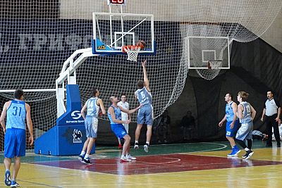Четыре команды идут без поражений в дивизионе "А" мужского баскетбольного чемпионата Крыма