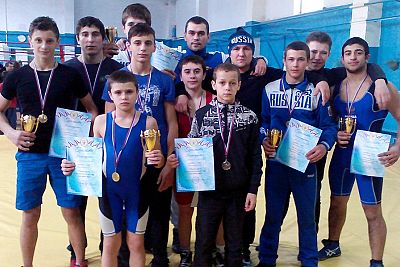 В Бахчисарае турнир по греко-римской борьбе посвятили ветеранам спорта Крыма