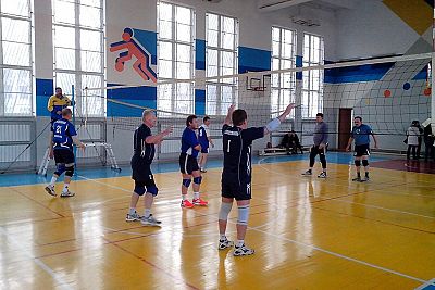 В Симферополе прошел 2-й тур чемпионата Крыма по волейболу среди ветеранов