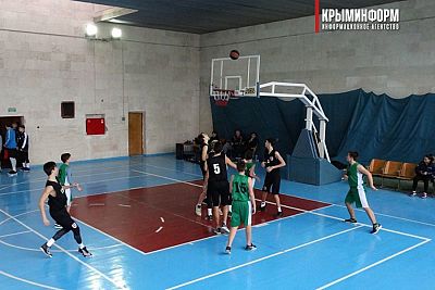 Керчане захватили лидерство в юношеском первенстве Крыма по баскетболу