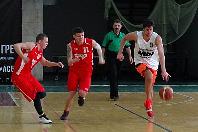В мужском баскетбольном чемпионате Крыма завершился первый круг