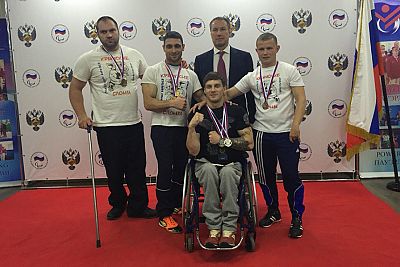Джанкоец Нияс Измайлов завоевал два "золота" в чемпионате России по армспорту среди спортсменов-адаптантов