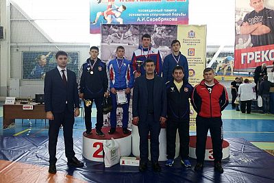 Крымские борцы-классики завоевали четыре медали на турнире в Нижегородской области