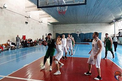 Лидеры мужского баскетбольного чемпионата Крыма в дивизионе "А" обошлись без потерь