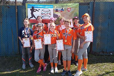 Симферопольские "Тигрицы" выиграли первенство республики по софтболу среди девочек 11-16 лет