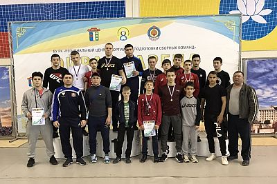 Сборная Крыма и Севастополя завоевала 14 медалей на первенстве ЮФО по греко-римской борьбе среди юношей до 16 лет