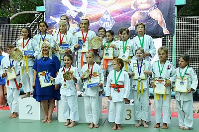 Юношеский турнир по дзюдо и самбо собрал в Гаспре 270 участников