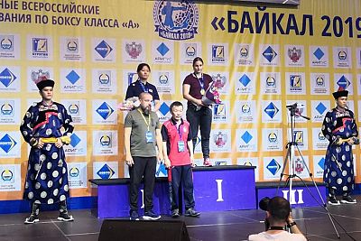 Елена Гапешина из Севастополя выиграла международные соревнования по боксу в Бурятии