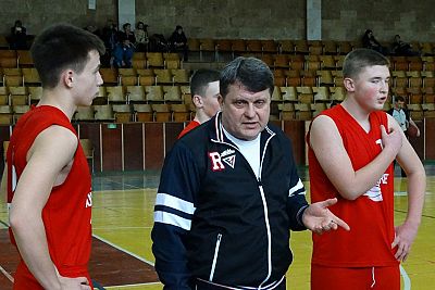 Фавориты мужского баскетбольного чемпионата Крыма одержали очередные победы
