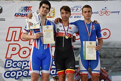 Крымские трековики завоевали четыре медали на соревнованиях в Омске