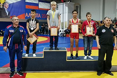 В Алуште определились победители и призеры первенство Крыма по вольной борьбе среди мальчиков 12-13 лет