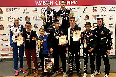 Восемь медалей завоевали крымские кикбоксеры на соревнованиях в Красноярске!