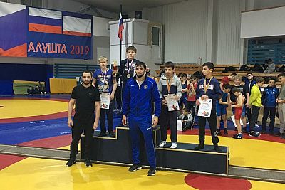 Борцовский турнир в Алуште собрал 235 участников