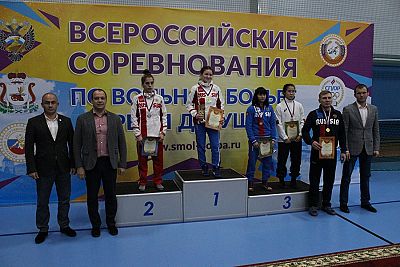 Все победители и призеры Всероссийских соревнований по женской борьбе среди девушек до 18 лет в Смоленске