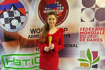 Елена Михайловская из Симферополя выиграла международный онлайн-турнир по русским шашкам