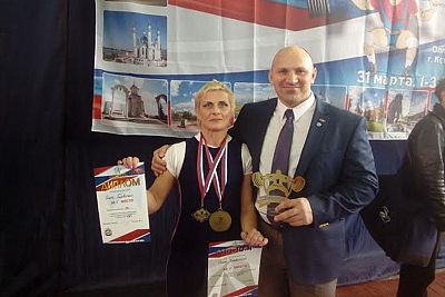 Силачка из Керчи побила все рекорды в первенстве России по пауэрлифтингу среди ветеранов