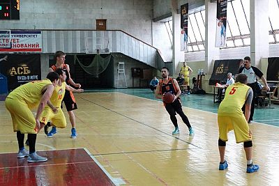 "Скилур" и "Легион" сохраняют лидерство в мужском баскетбольном чемпионате Крыма