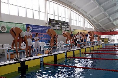 В Заозерном прошли чемпионат и первенство Крыма по плаванию