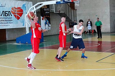 Ялтинцы обыгрывают основного конкурента в дивизионе "Б" мужского баскетбольного чемпионата Крыма