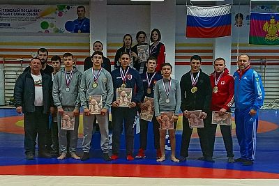 Крымские сумоисты привезли чертову дюжину медалей с окружных соревнований в Краснодаре