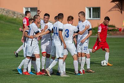 Ялтинский "Инкомспорт" и севастопольский "Черноморец" забили по пять мячей друг другу