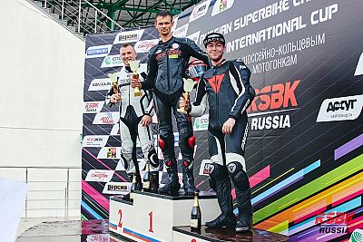 Крымчанин выиграл два стартовых этапа российского Супербайка