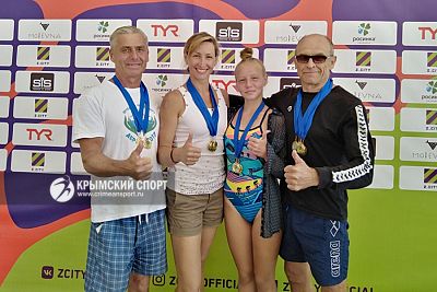 Керчане блеснули на этапе Международного кубка чемпионов по плаванию на открытой воде в Поповке