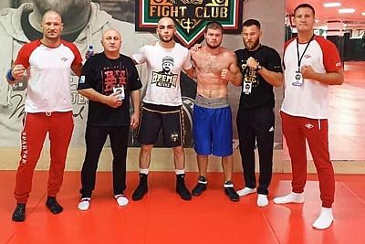 Севастопольский боксер Валентин Пьянков провел свой дебютный бой на профессиональном ринге