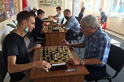 Шахматную "Битву поколений" выиграл симферополец Александр Трускавецкий