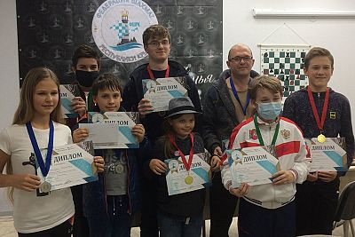 В Симферополе определились победители шахматного турнира к 100-летию Амет-Хана Султана