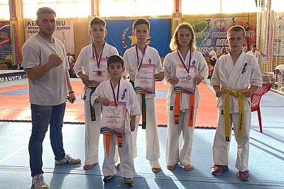 Шесть медалей привезли юные крымские каратисты с соревнований в Краснодаре