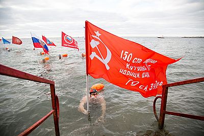 Черноморскую эстафету "Доплыть до Победы!" сегодня ждут в Феодосии