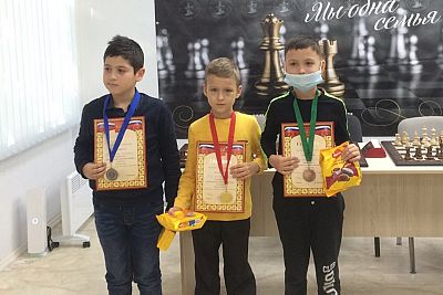 В Симферополе определились первые победители шахматного Мемориала Виталия Жука