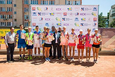 В Симферополе определили победителей первенства России по теннису среди спортсменов до 15 лет