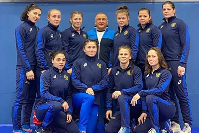 Тренирующаяся в Алуште сборная России по женской борьбе определилась с составом на Кубок мира
