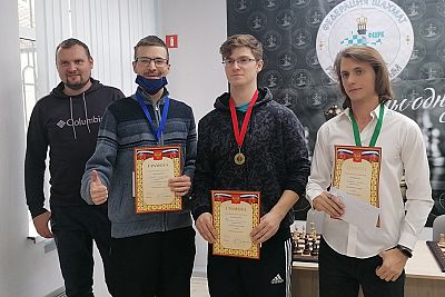 "Добрый Дедушка Мороз" назвал победителей предновогоднего шахматного турнира в Симферополе