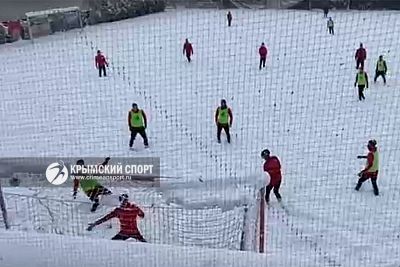 Снежный футбол от "Гвардейца"